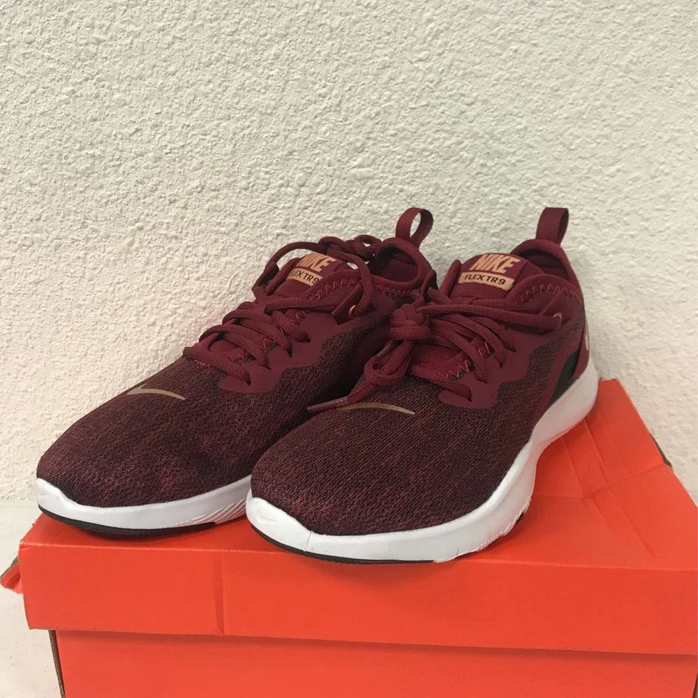 Nike Women's Size 6 Flex Trainer 9 Sneaker, Red - Picture 3 of 8